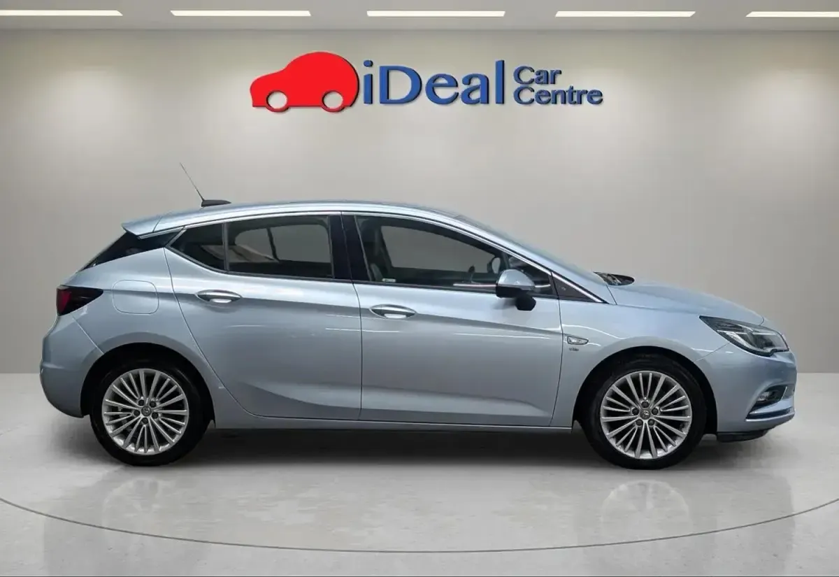 Second-hand Vauxhall Astra Elite 2017 Argintiu Hatchback