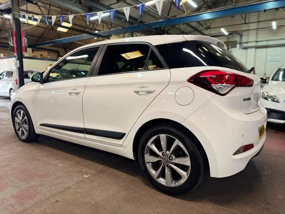 Used Hyundai i20 Premium 2018 White Hatchback