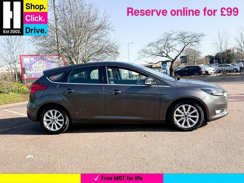 Used Ford Focus Titanium 100 HP (73 kW) 2017 Grey Hatchback