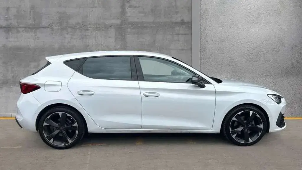 Used Cupra Leon 150 HP (110 kW) 2024 Metallic  nevada white  Hatchback
