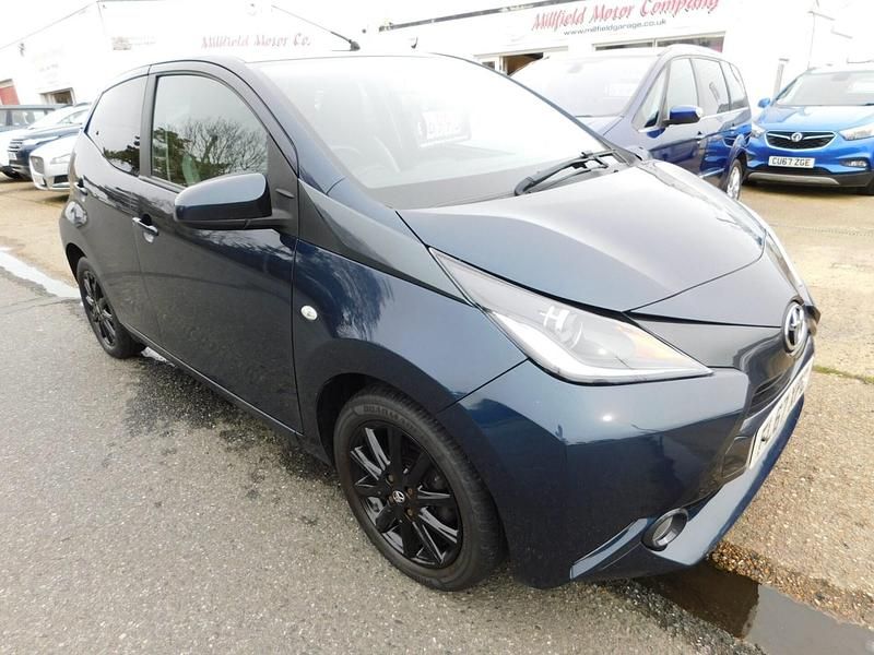 Used Toyota Aygo x-style 69 HP (50 kW) 2017 Blue Hatchback