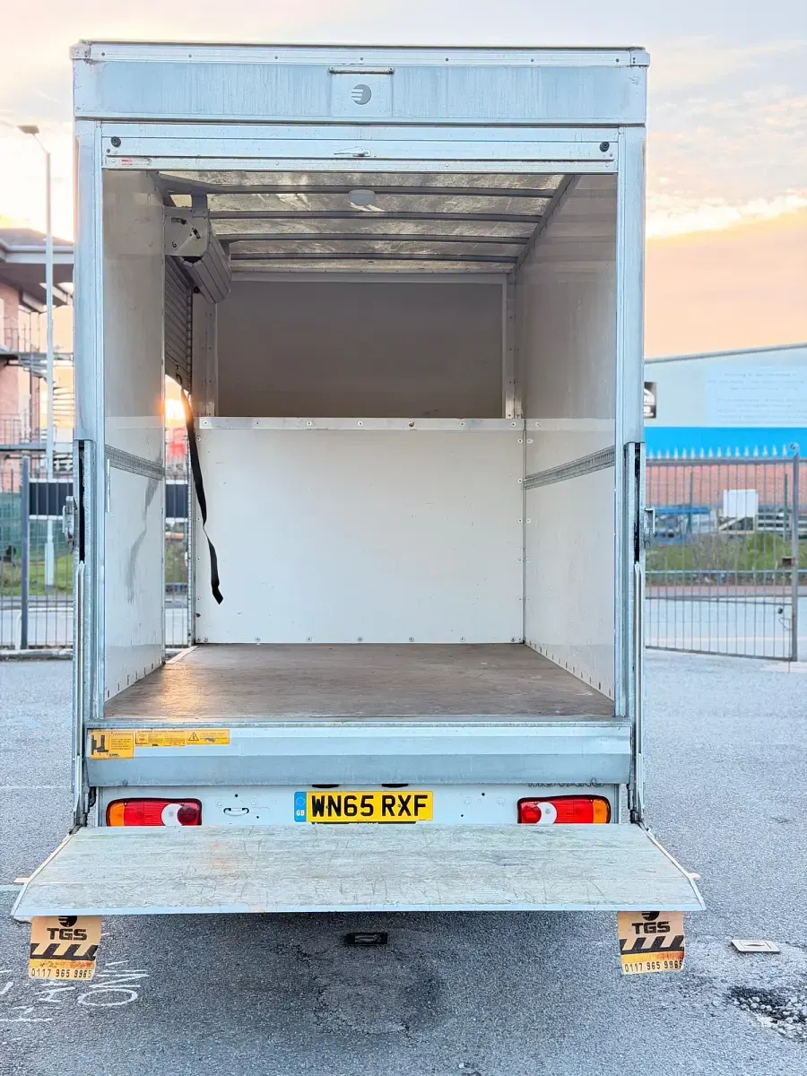 Used Vauxhall Movano 125 HP (91 kW) 2015 White MPV