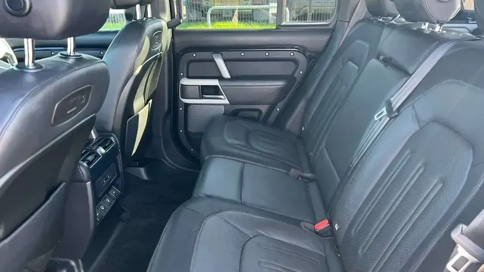 Used Land Rover Defender HSE Dynamic 300 HP (220 kW) 2021 Black SUV