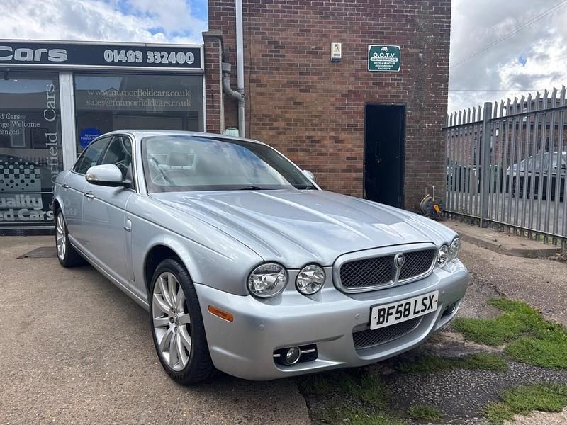 Used Jaguar XJ Executive 207 HP (152 kW) 2008 Silver Sedan