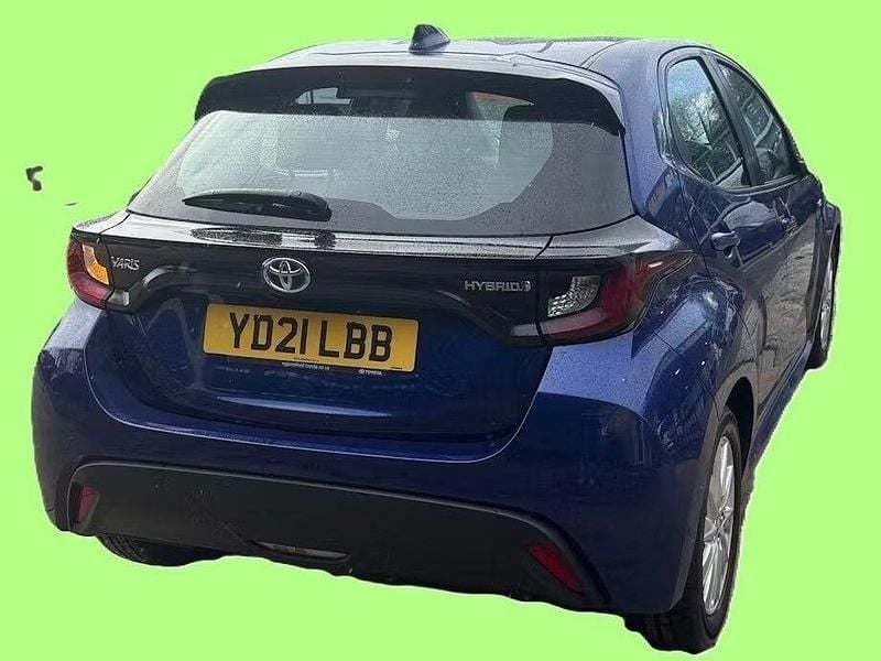 Used Toyota Yaris Hybrid 116 HP (85 kW) 2021 Blue Hatchback