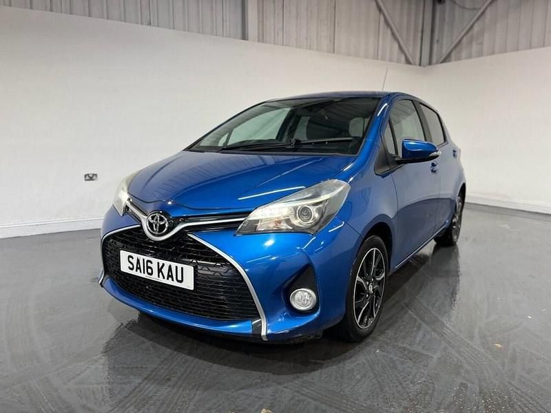 Used Toyota Yaris Design 99 HP (72 kW) 2016 Blue Hatchback