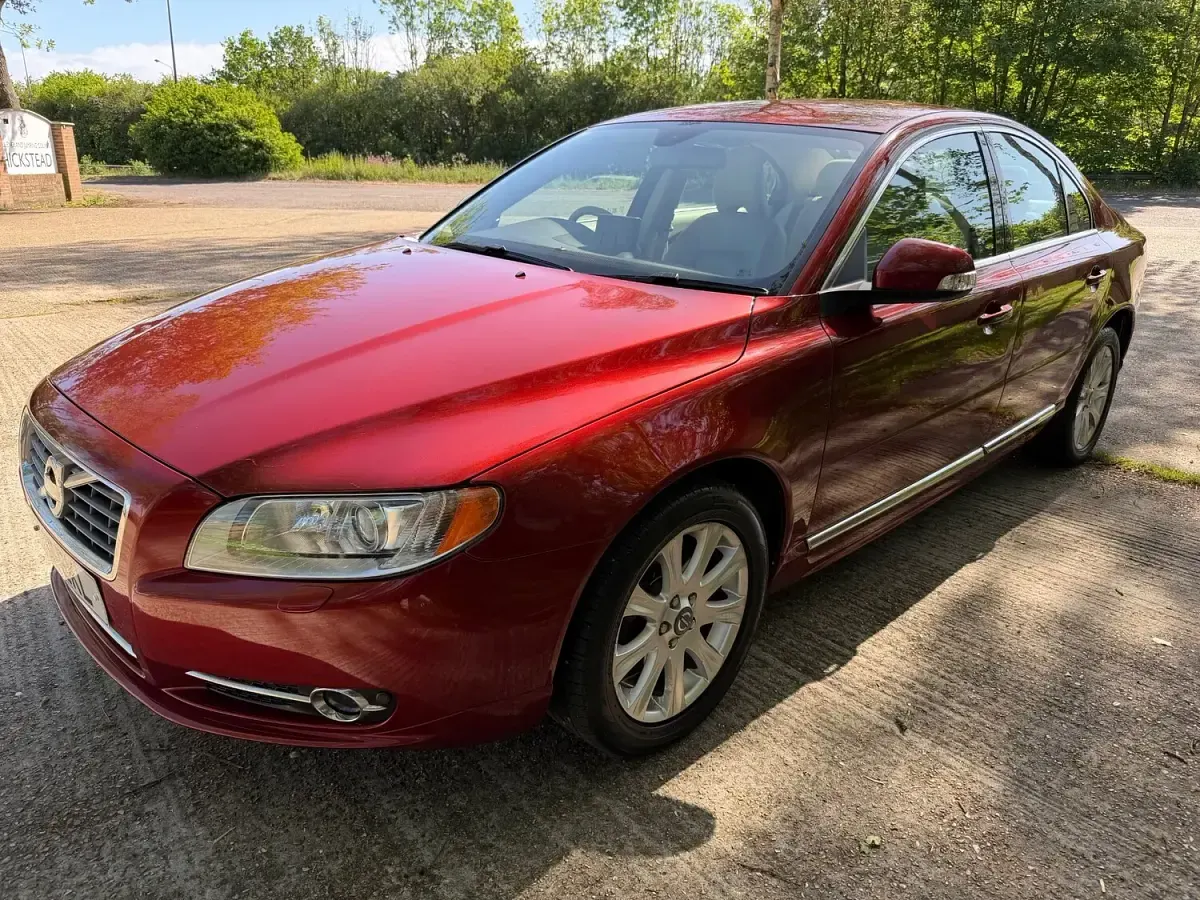 Used Volvo S80 SE Lux 180 HP (132 kW) 2011 Red Sedan
