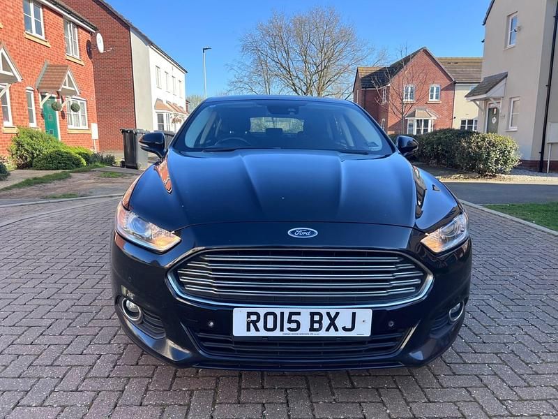 Used Ford Mondeo Zetec 115 HP (84 kW) 2015 Black Hatchback