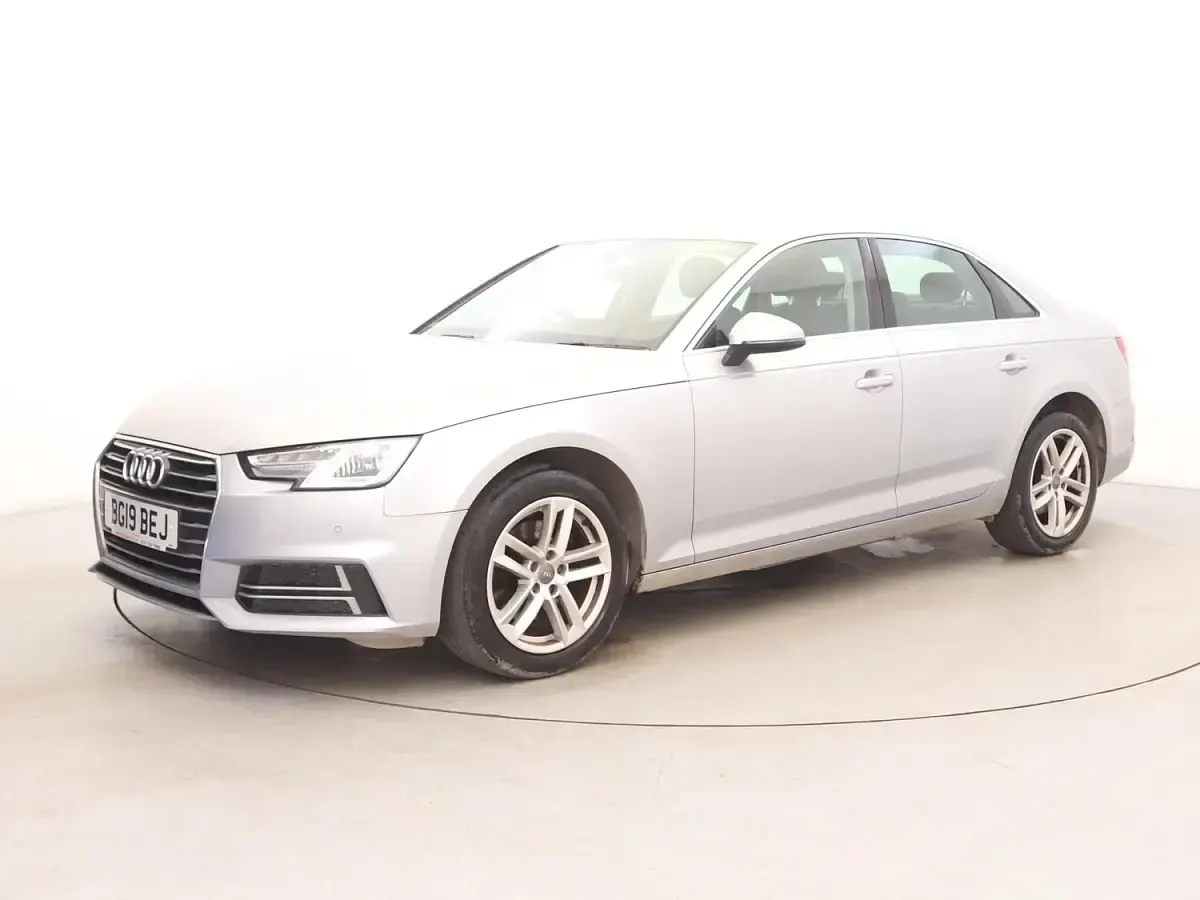 Used Audi A4 Comfort 150 HP (110 kW) 2019 Silver Sedan
