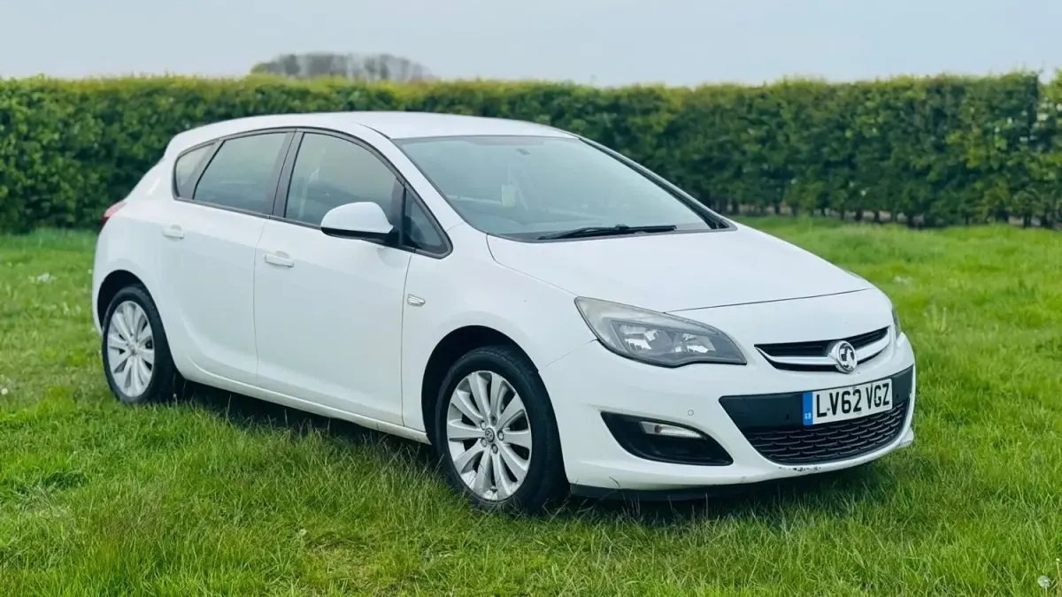 Gebraucht Vauxhall Astra 2012 Weiß Kleinwagen