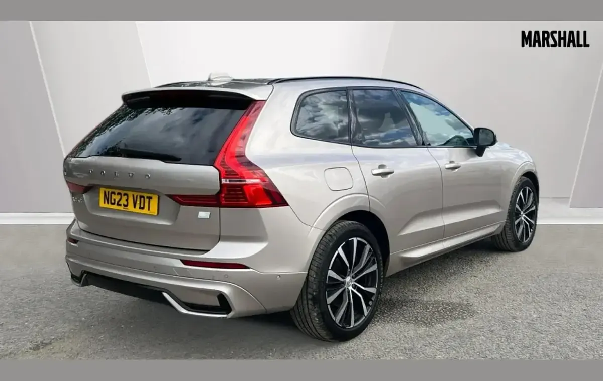 Używany Volvo XC60 Ultimate 455 KM (334 kW) 2023 Złoty SUV