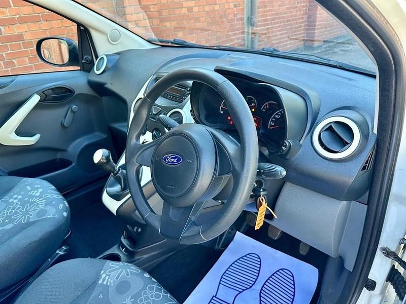 Używany Ford Ka Studio 2013 Biały Hatchback