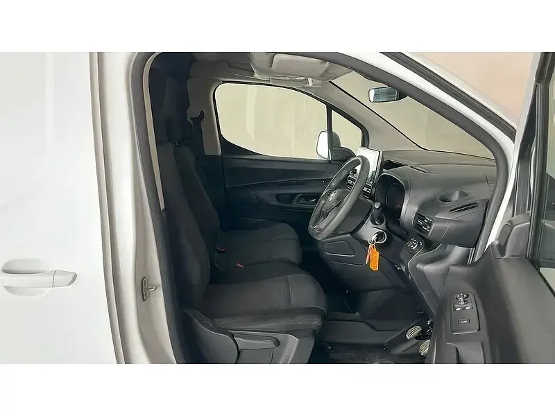 Used Vauxhall Combo 100 HP (73 kW) 2023 White MPV