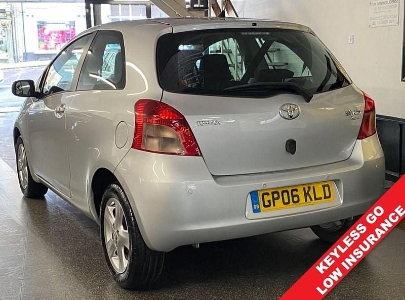 Used Toyota Yaris 85 HP (62 kW) 2006 Silver Hatchback