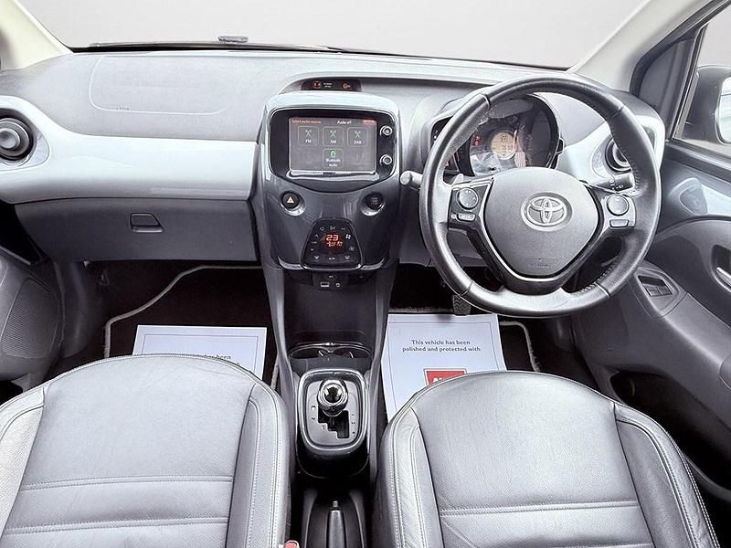 Usado Toyota Aygo X-clusiv 2016 Gris Utilitario