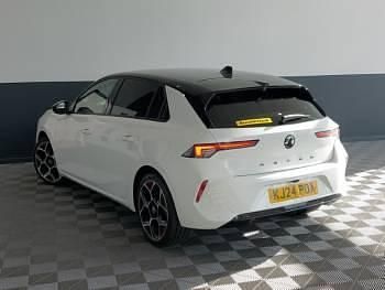 Used Vauxhall Astra 130 HP (95 kW) 2024 White Hatchback