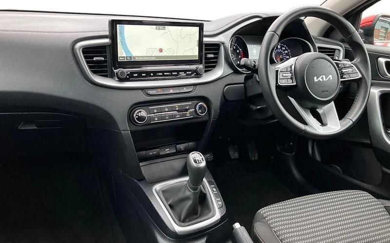 Used Kia Ceed 140 HP (102 kW) 2024 Red Hatchback