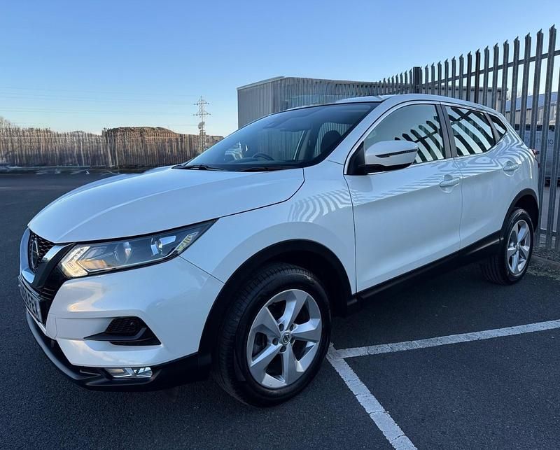 Used Nissan Qashqai Acenta Premium 115 HP (84 kW) 2018 White SUV