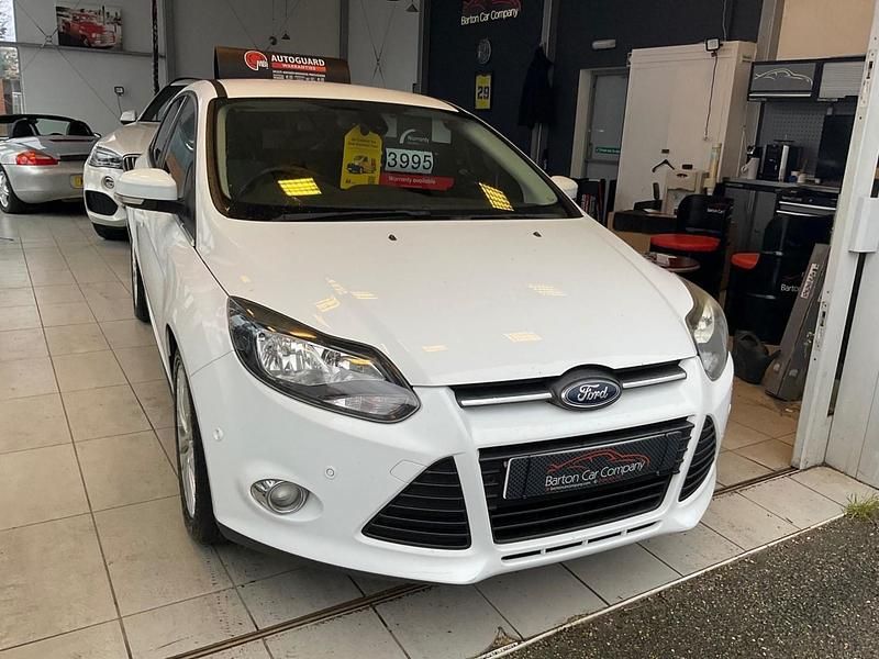 Used Ford Focus Zetec 115 HP (84 kW) 2014 White Hatchback
