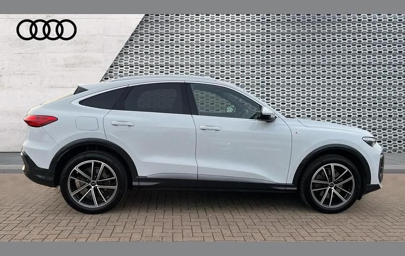 Used Audi Q5 Sportback Advanced 200 HP (147 kW) 2025 White SUV