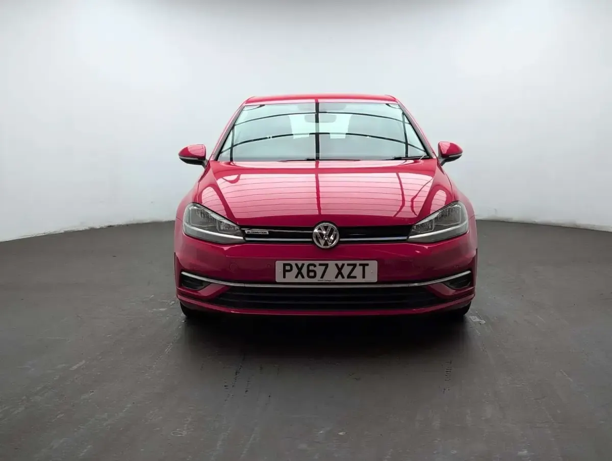 Used VW Golf VII SE 130 HP (95 kW) 2017 Red Hatchback
