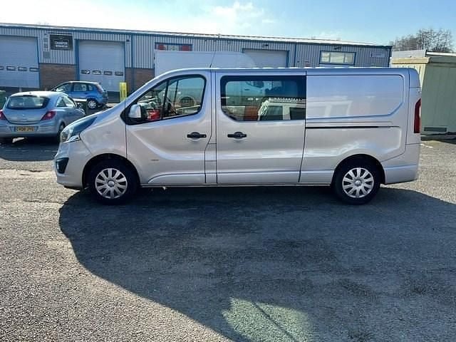 Used Vauxhall Vivaro Sportive 125 HP (91 kW) 2017 Silver MPV