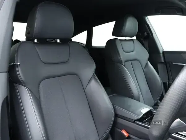 Usado Audi A7 Black Edition 245 CV (180 kW) 2023 Azul Berlina