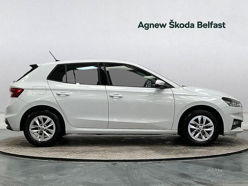 Used Skoda Fabia Comfort 59 HP (43 kW) 2023 Moon white metallic Hatchback