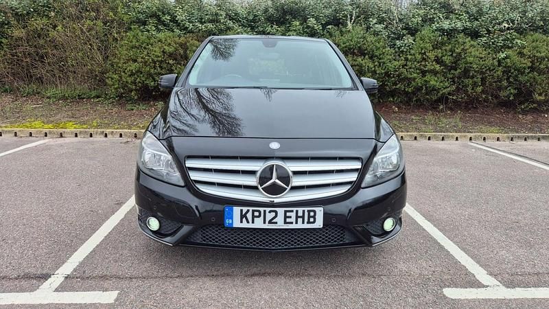 Begagnad Mercedes B180 SE 122 HK (89 kW) 2012 Svart Minibuss