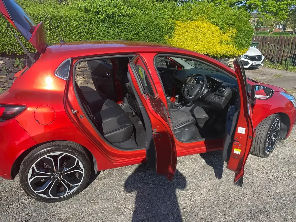 Used Renault Clio Dynamique 120 HP (88 kW) 2017 Red Hatchback