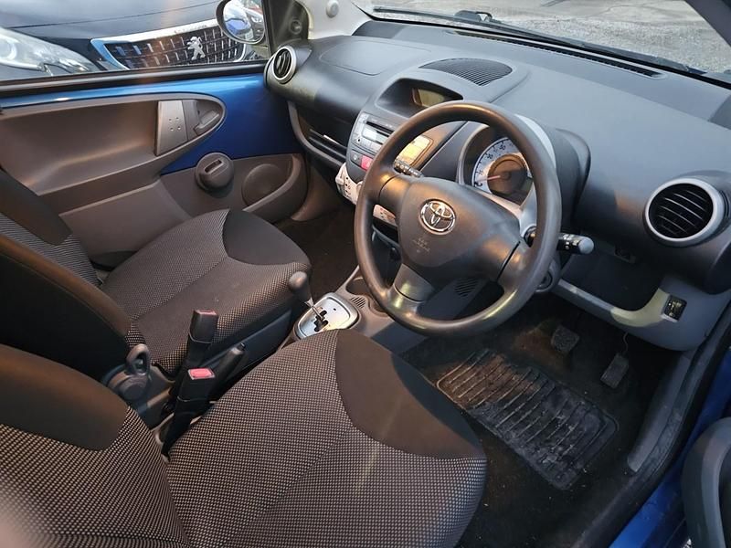 Used Toyota Aygo 68 HP (50 kW) 2011 Blue Hatchback