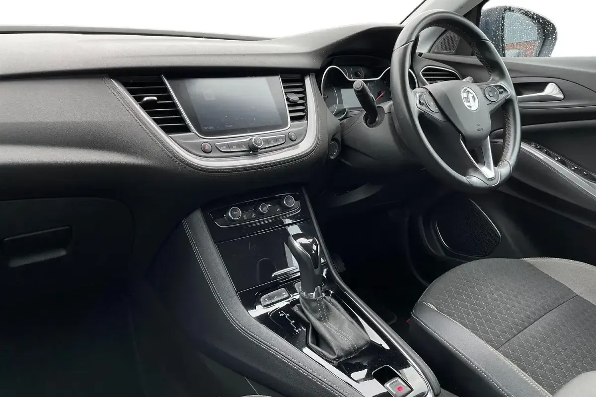 Used Vauxhall Grandland X Sport 120 HP (88 kW) 2018 Black SUV