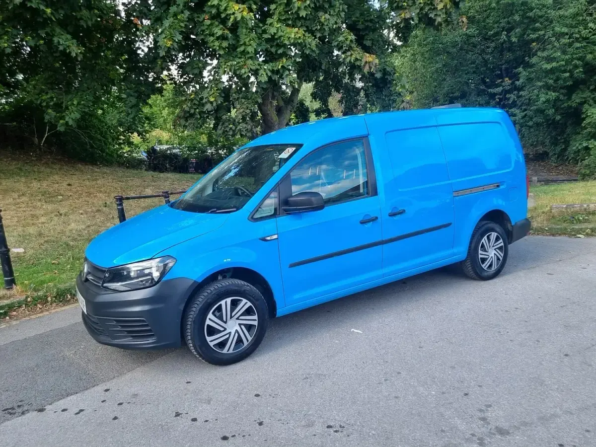 Used VW Caddy Maxi Startline 102 HP (75 kW) 2016 Blue MPV