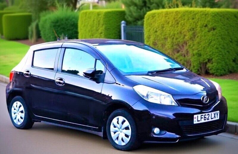Maroon Used 2013 Toyota Yaris Play Hatchback | £5,890 (Good price) - Image 1/4