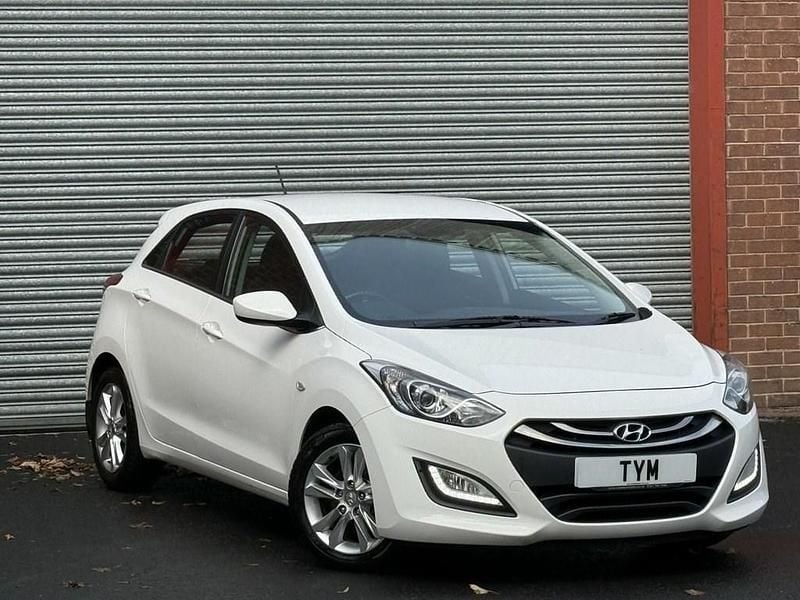 Used Hyundai i30 Edition 100 HP (73 kW) 2013 White Hatchback
