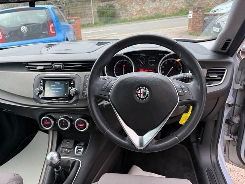 Used Alfa Romeo Giulietta Distinctive 170 HP (125 kW) 2014 White Hatchback