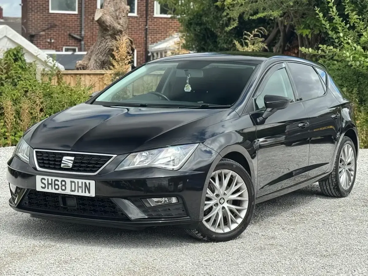 Used Seat Leon SE Dynamic 115 HP (84 kW) 2018 Black Hatchback