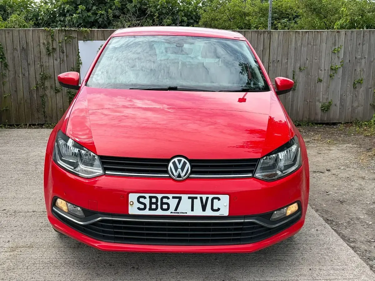 Used VW Polo Edition 60 HP (44 kW) 2017 Red Hatchback