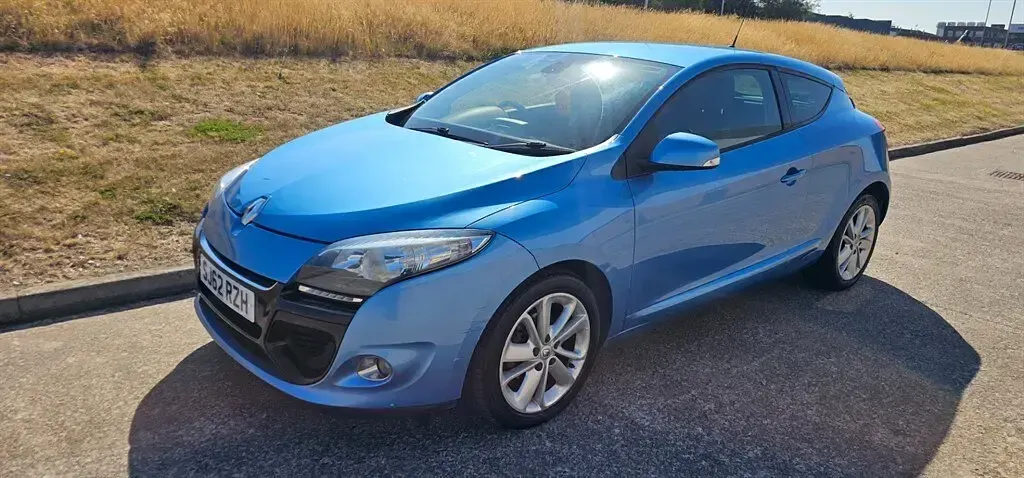Used Renault Mégane Coupé Dynamique 2012 Metallic electric blue Coupe
