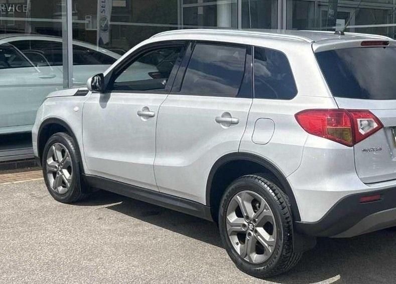 Second-hand Suzuki Vitara SZ-T 120 CP (88 kW) 2016 Argintiu SUV