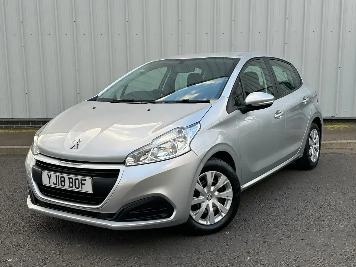 Used Peugeot 208 Access 100 HP (73 kW) 2018 Silver Hatchback