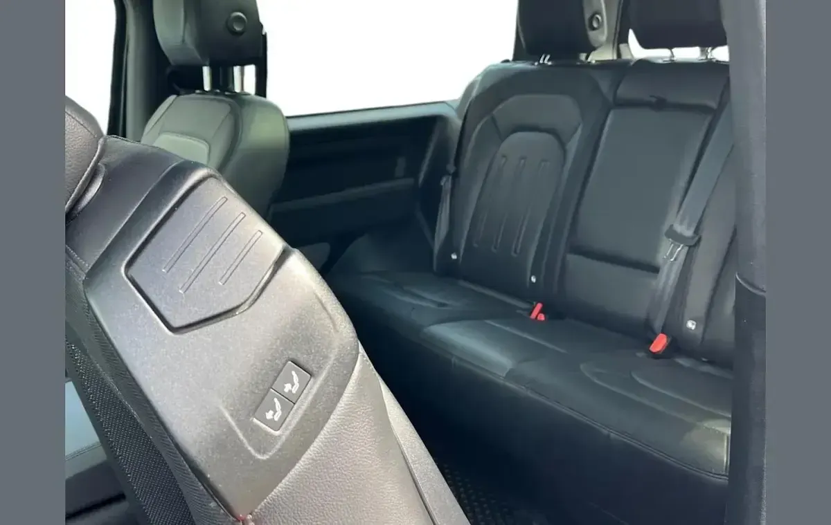 Used Land Rover Defender SE Dynamic 245 HP (180 kW) 2021 Black SUV