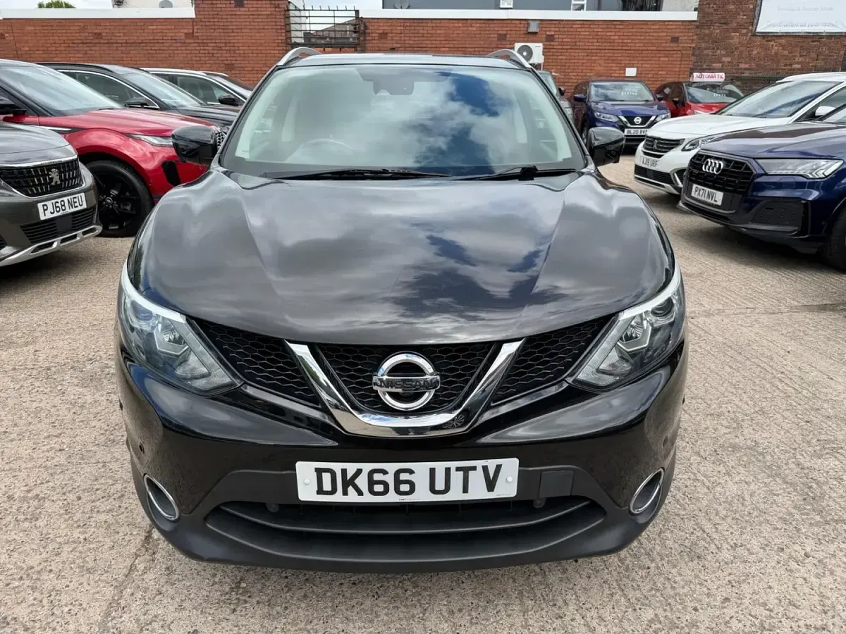 Usado Nissan Qashqai Tekna 110 CV (80 kW) 2016 Negro SUV