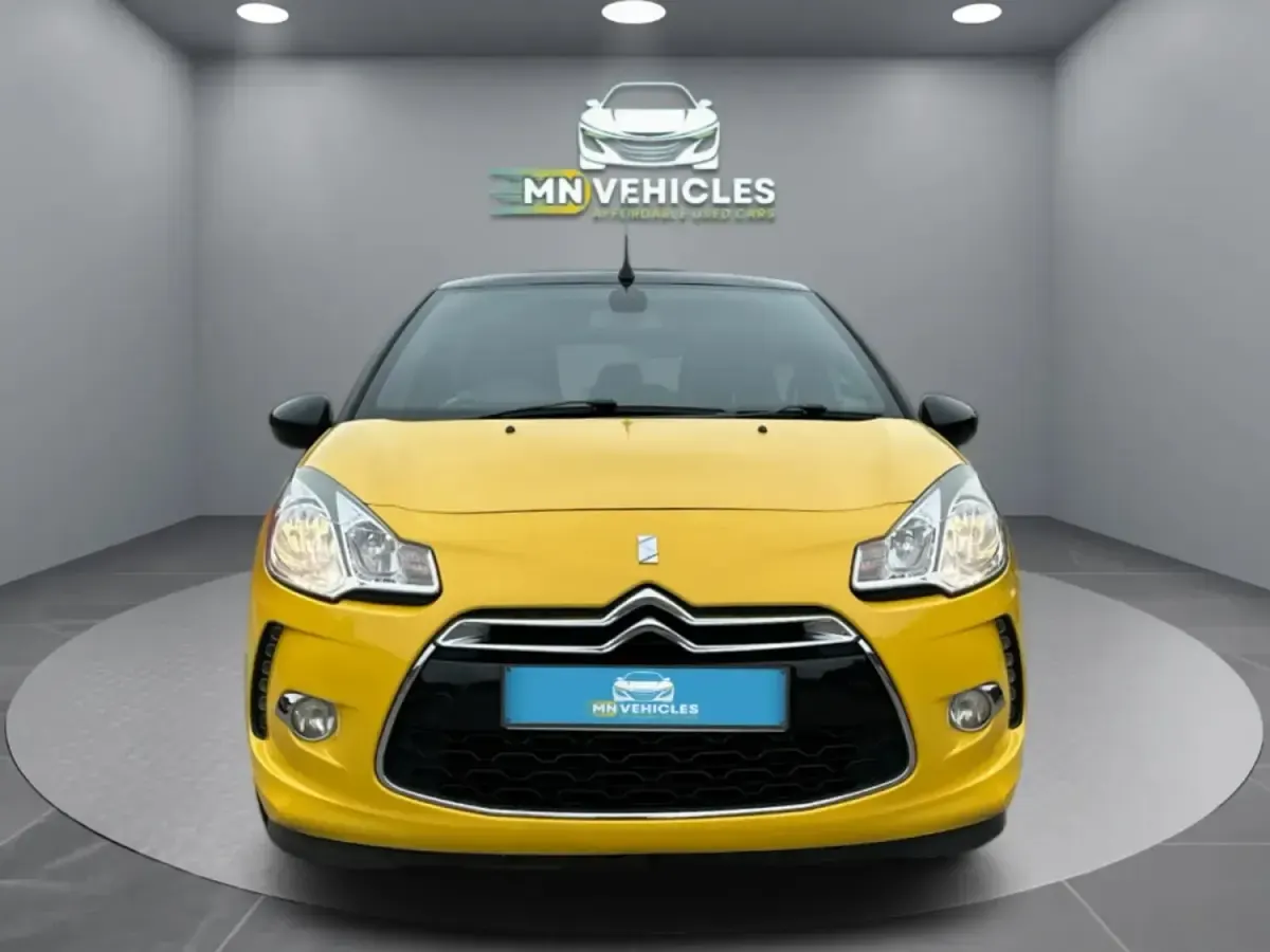 Usado Citroën DS3 Cabriolet 118 HP (86 kW) 2013 Amarelo Cabrios