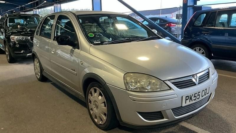 Used Vauxhall Corsa Design Edition 80 HP (58 kW) 2005 Silver Hatchback