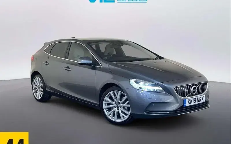 Gebraucht Volvo V40 Inscription 152 PS (111 kW) 2019 Kleinwagen