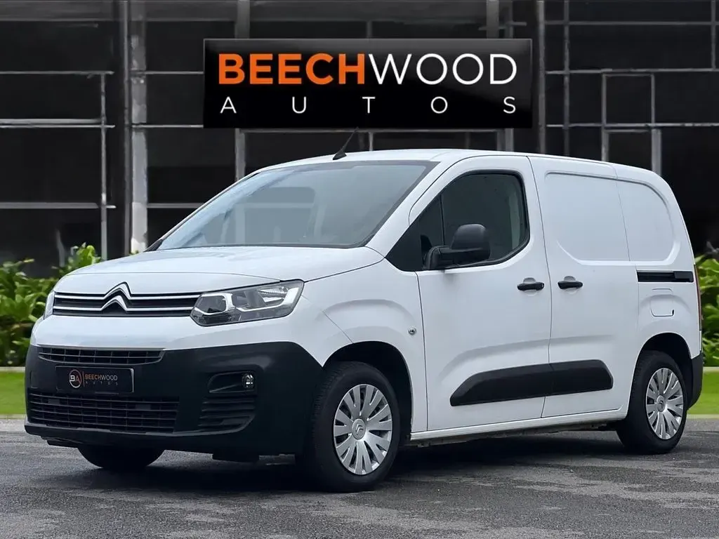 Used Citroën Berlingo 75 HP (55 kW) 2019 White MPV