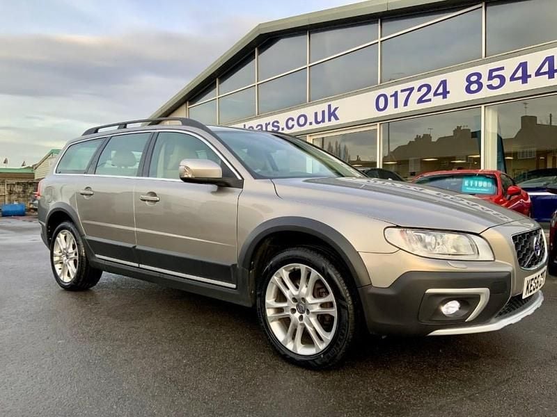 Used Volvo XC70 SE Lux 2015 Gold Estate