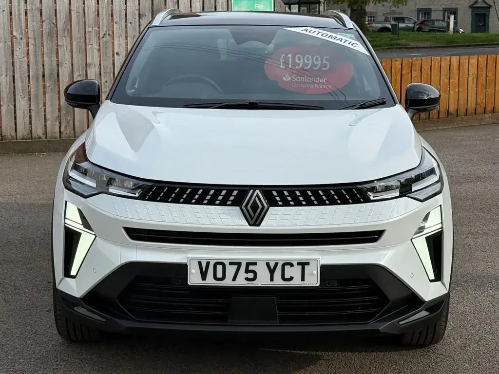 New Renault Captur Techno 2025 White/black SUV