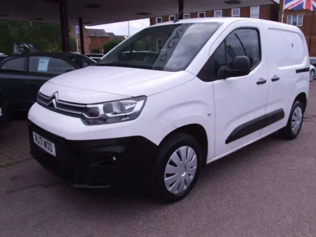 Used Citroën e-Berlingo PureTech 108 HP (79 kW) 2021 White